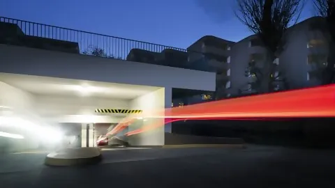 Tiefgarage mit vernetzten Sensorleuchten, Parkhaus Heuried Zürich